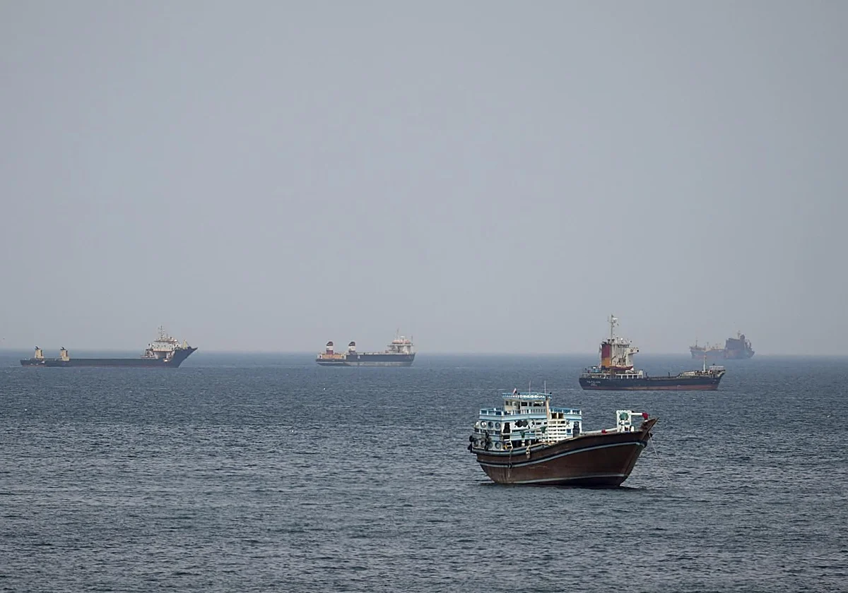Más de un millar de barcos con mercancías valoradas en 110.000 millones siguen bloqueados en Ormuz