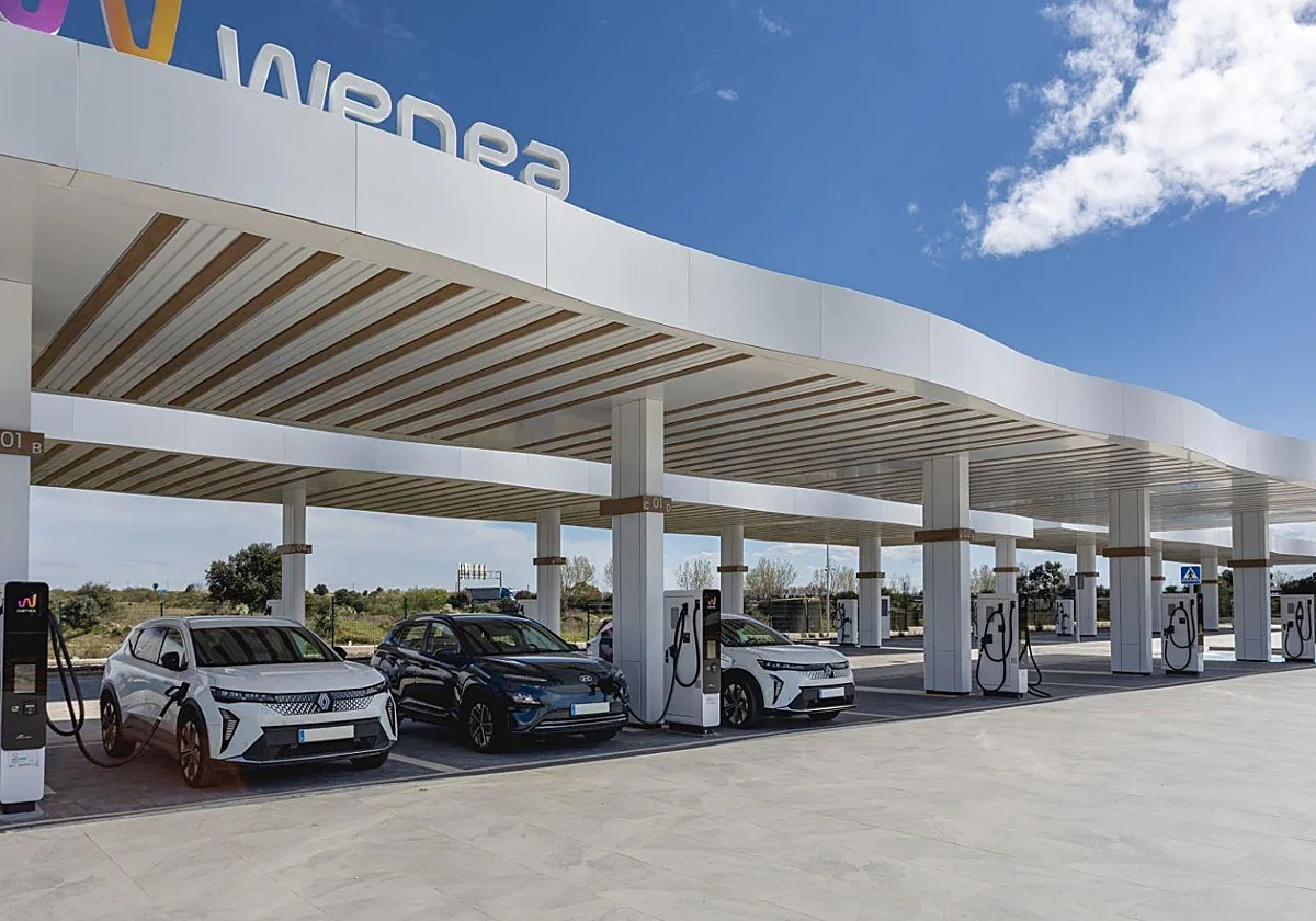 Competencia pide agilizar la red de recarga para impulsar el coche eléctrico