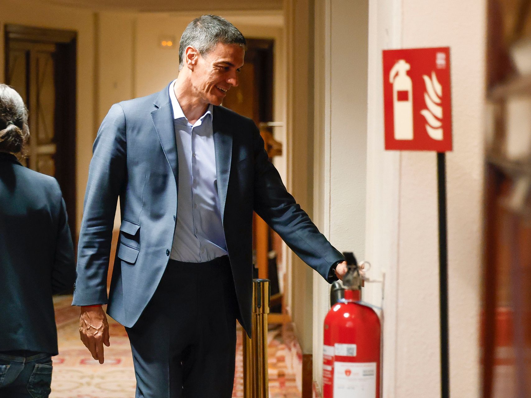 Psicología de un aplauso: qué lleva a 120 seres racionales a ovacionar en pie al presidente de un gobierno corrupto