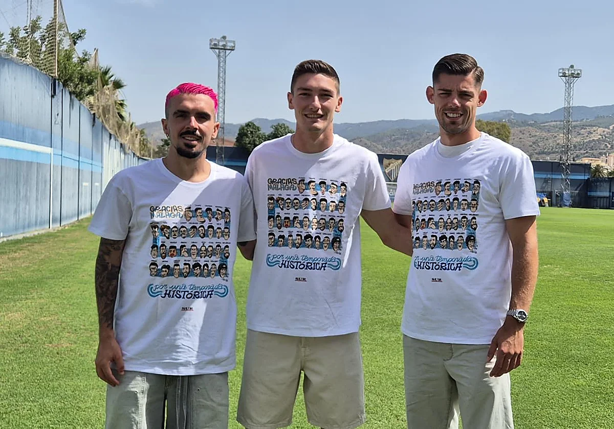 Los jugadores del Málaga ya visten la camiseta que homenajea una temporada histórica