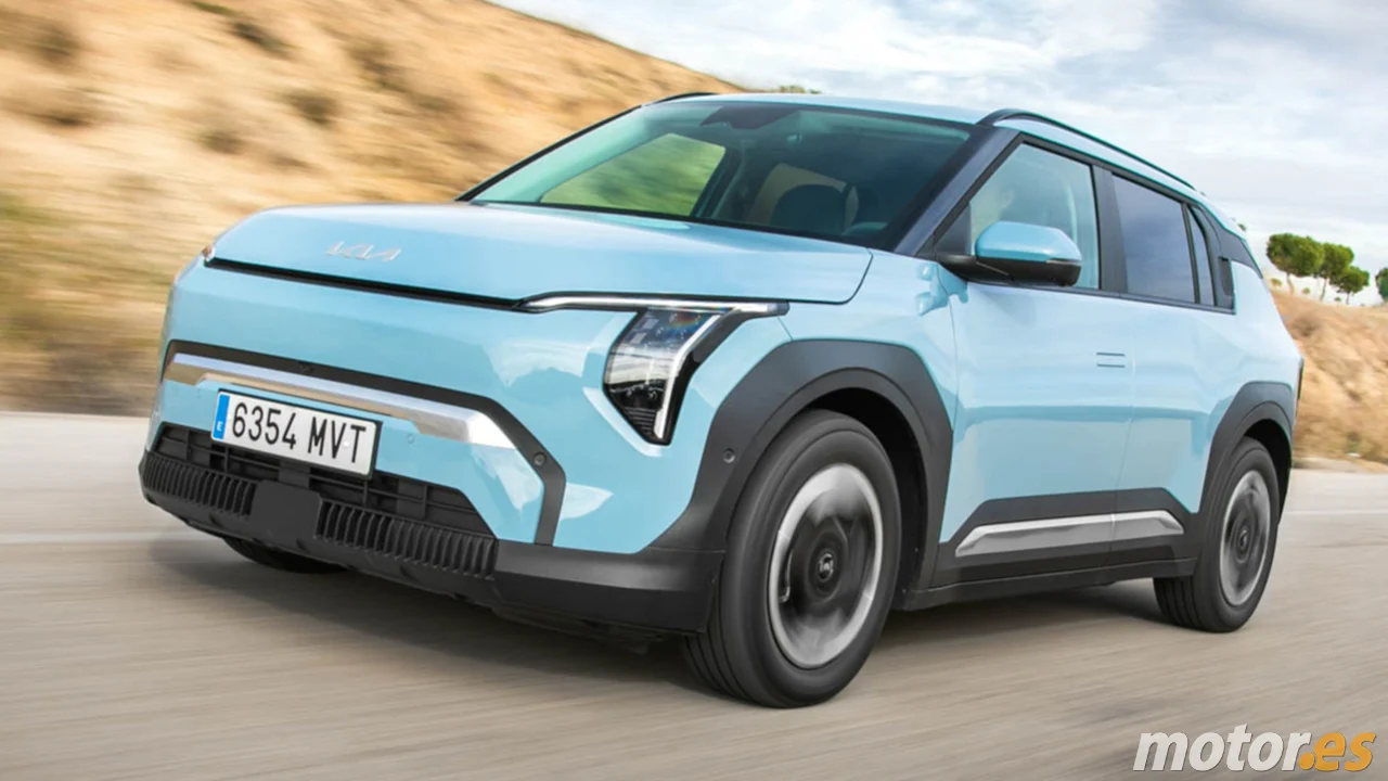 Con un maletero que sus rivales no igualan y 5.800 € de rebaja, el KIA EV3 gana la batalla al BYD Atto 2 y Peugeot E-2008