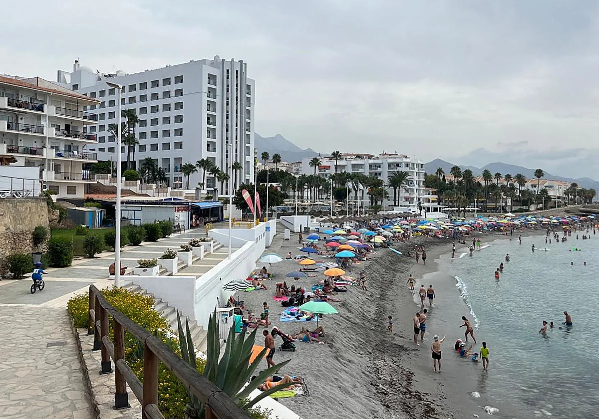 Muere ahogado un anciano en la playa de La Torrecilla de Nerja