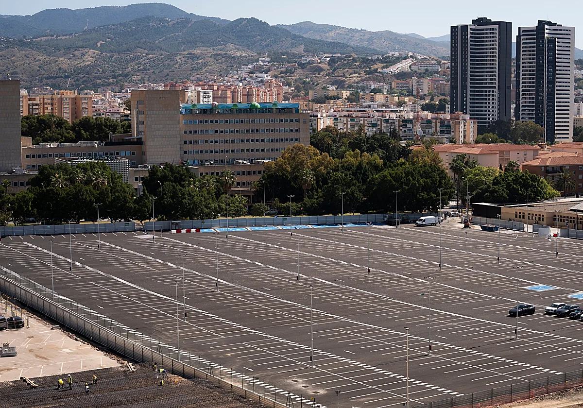 El parking provisional del Hospital Civil continúa cerrado pese a estar terminado