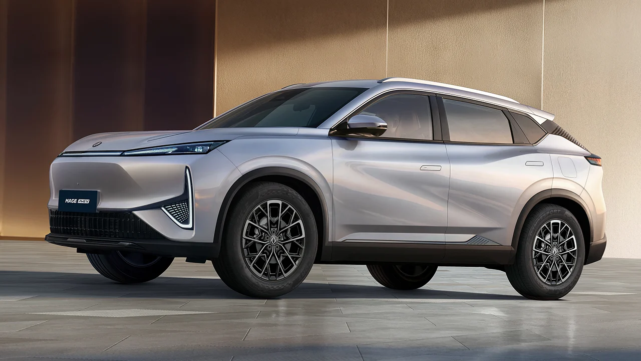 Dongfeng trae a España su primer híbrido enchufable, el nuevo MAGE PHEV llega con precio de derribo y más de 1.000 km de autonomía