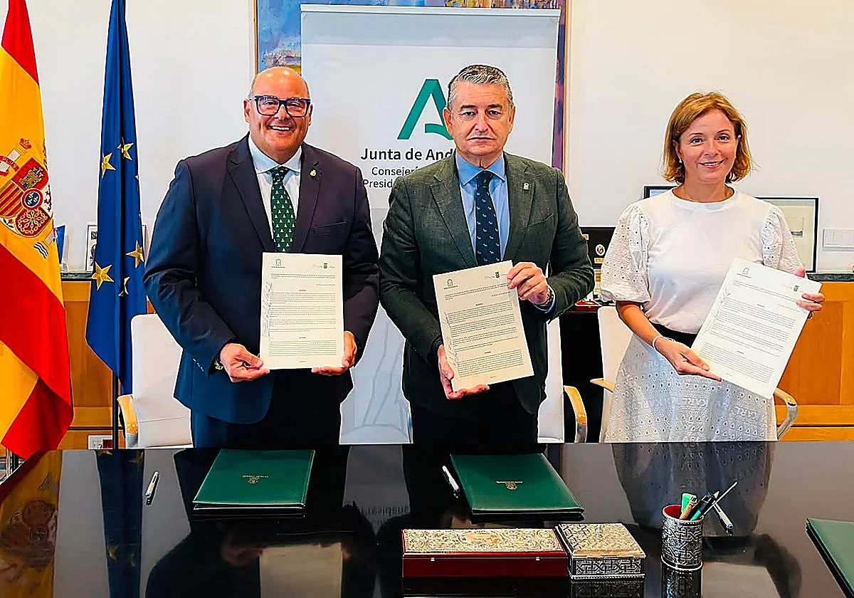 Town hall signs agreement with Andalusian regional government for new health centre in Torre del Mar