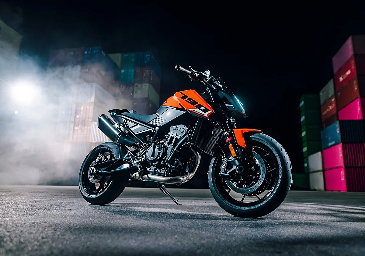 KTM renueva la 790 Duke con más tecnología, mejor ergonomía y un diseño inspirado en sus modelos superiores