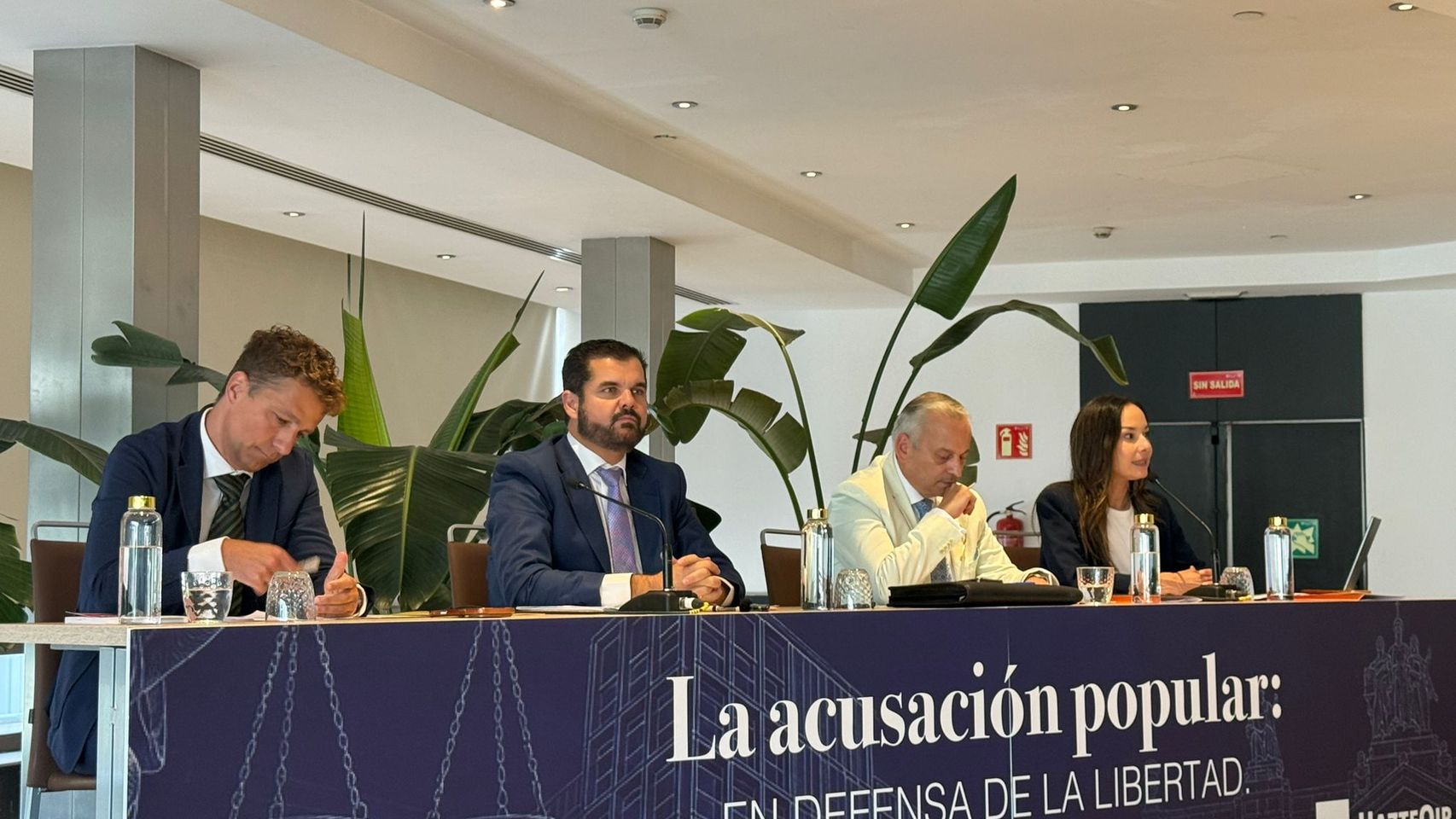 Bolaños ataca por carta a las dos acusaciones populares de todos los casos del 'entorno Sánchez': "Hostigan a líderes progresistas"