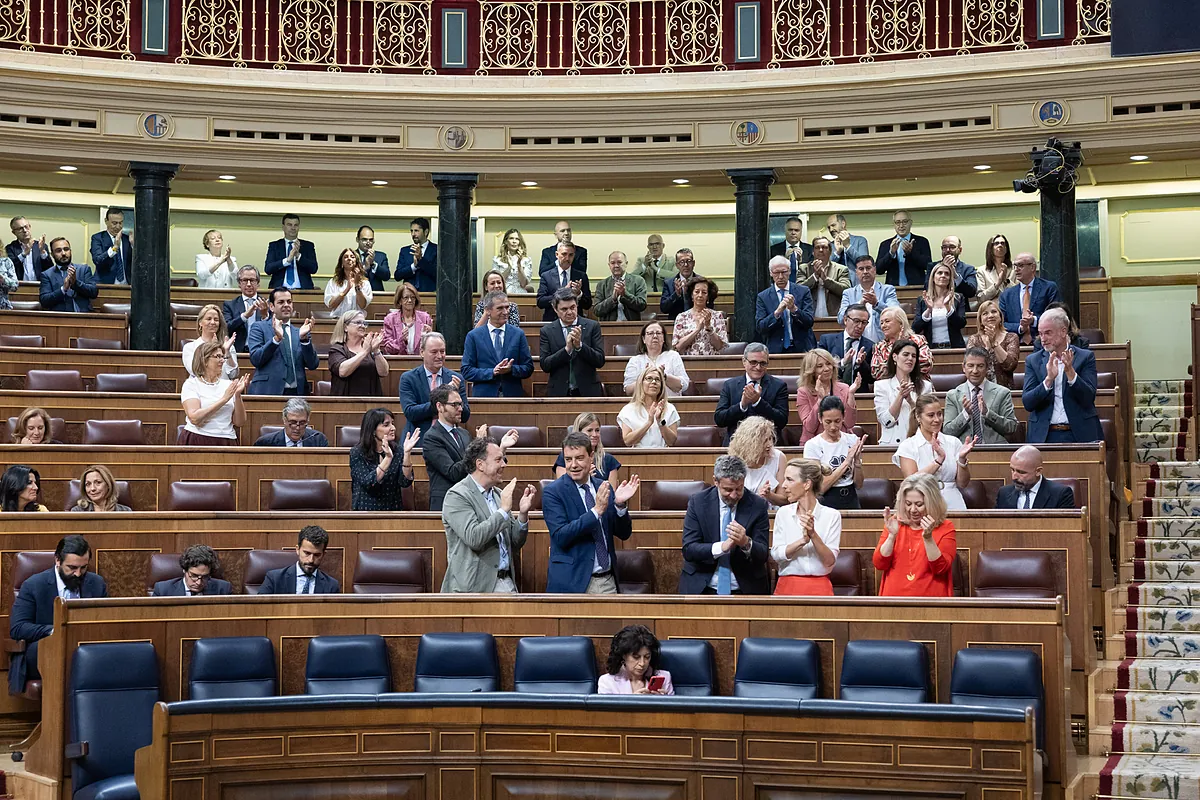 El Congreso insta a Sánchez a dimitir o aceptar una cuestion de confianza