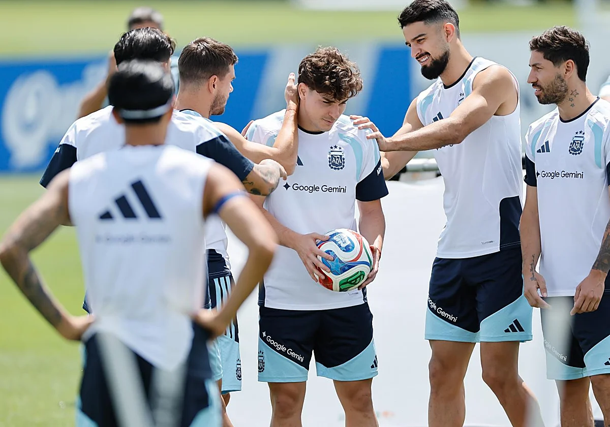 Enredando con su futuro y suplente de Lautaro: Julián, el borrón de Argentina