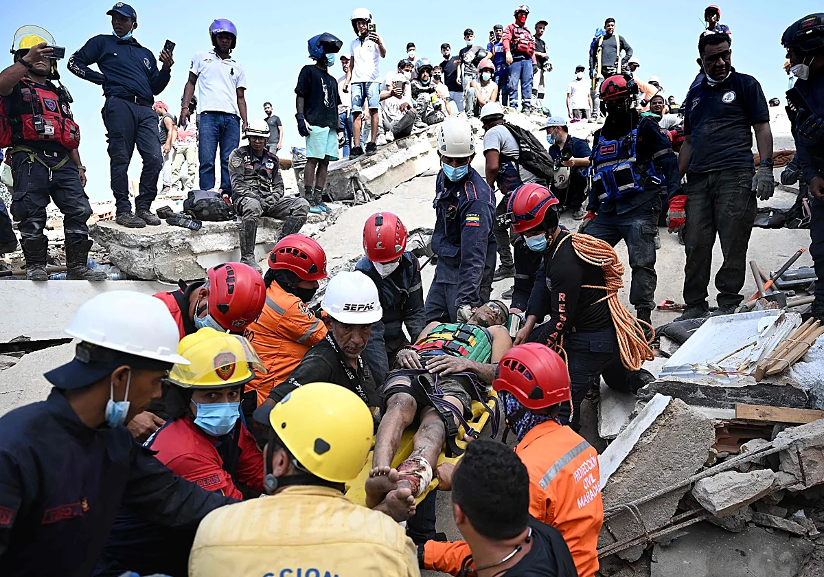 Las deficiencias en las labores de rescate sacuden la legitimidad del régimen chavista
