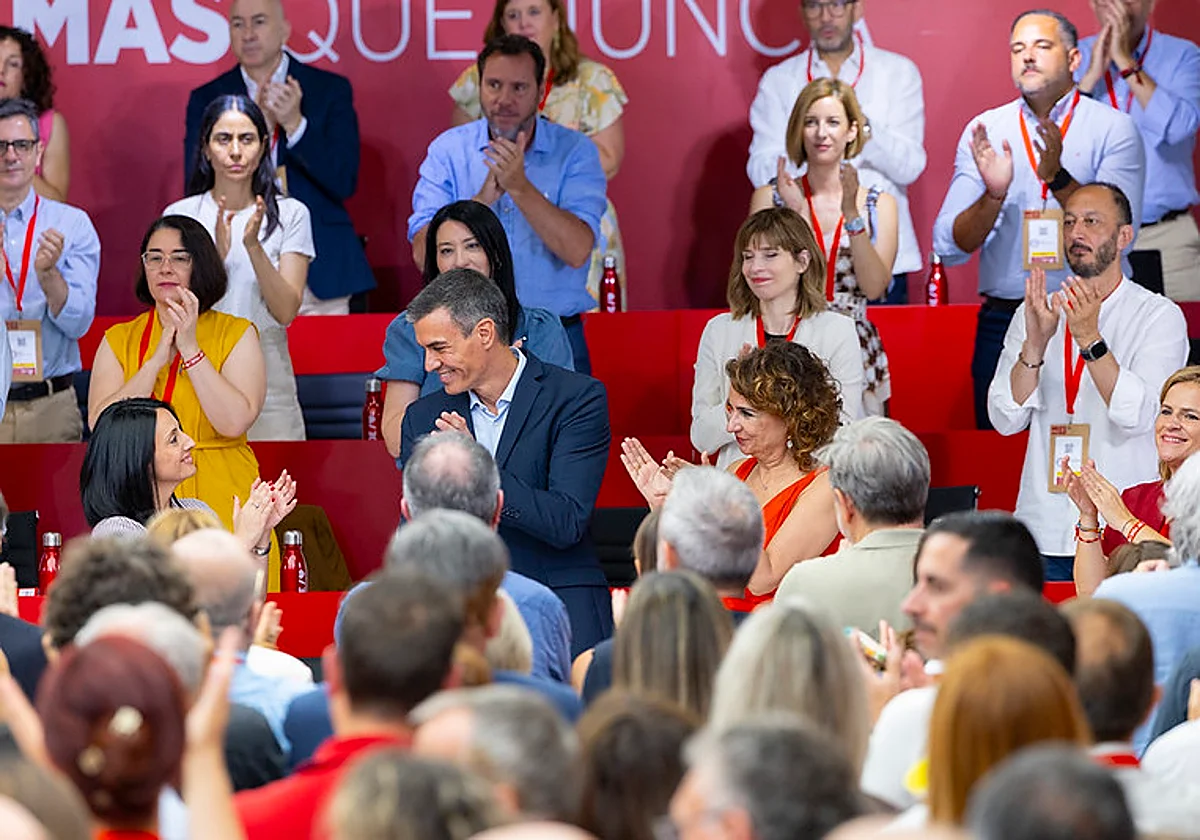 El PSOE cierra filas con Sánchez en un intento de espantar el fantasma del fin de ciclo
