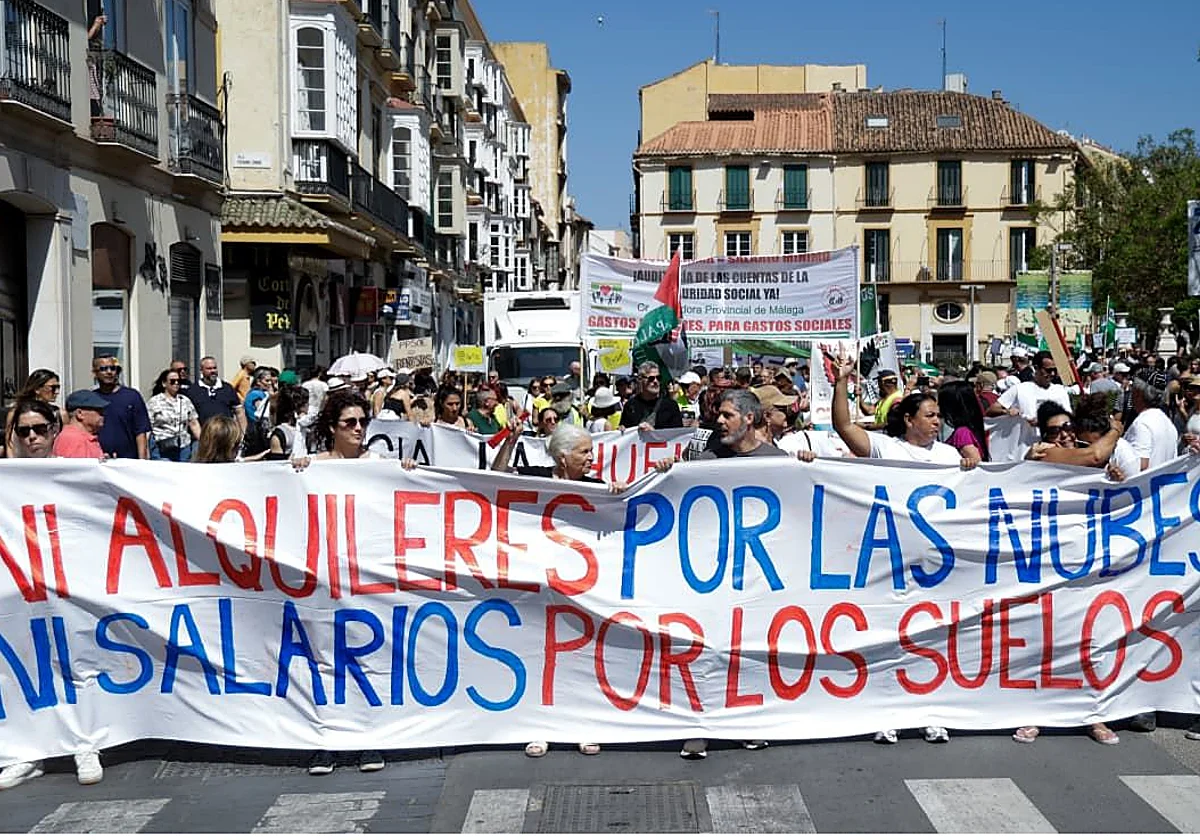 «Ni alquileres por las nubes ni salarios por los suelos»: 4.500 personas se manifiestan en Málaga por la vivienda