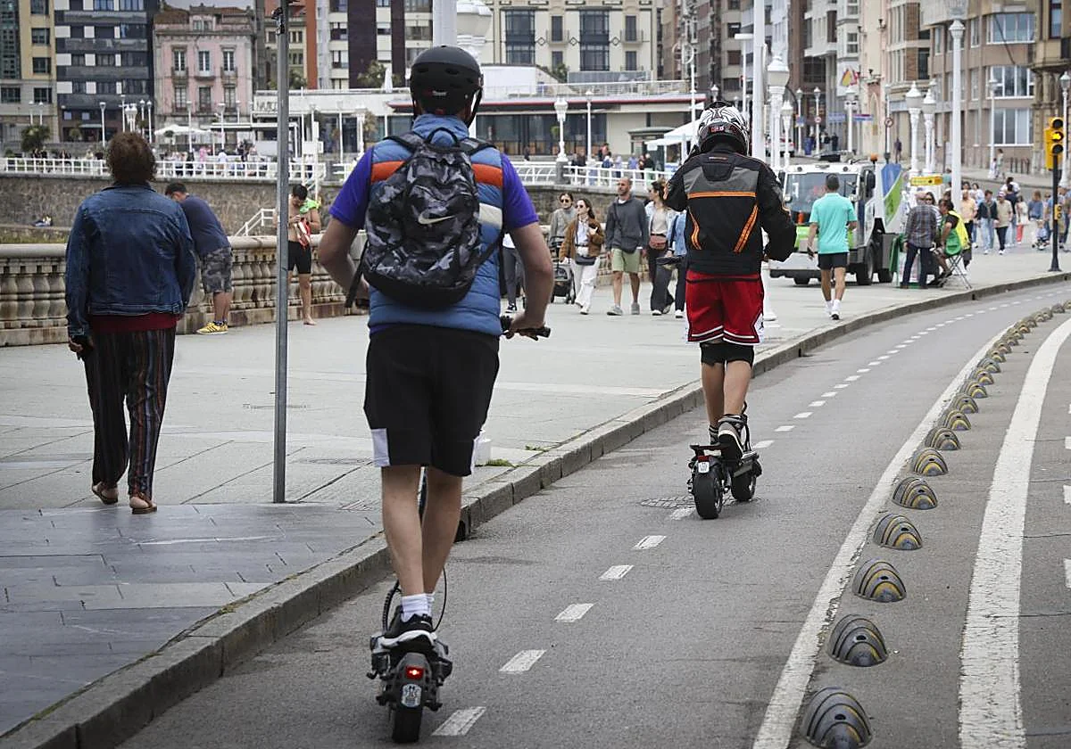 Nuevo Reglamento de Circulación: multas y cómo afectará a motoristas, ciclistas y patinetes