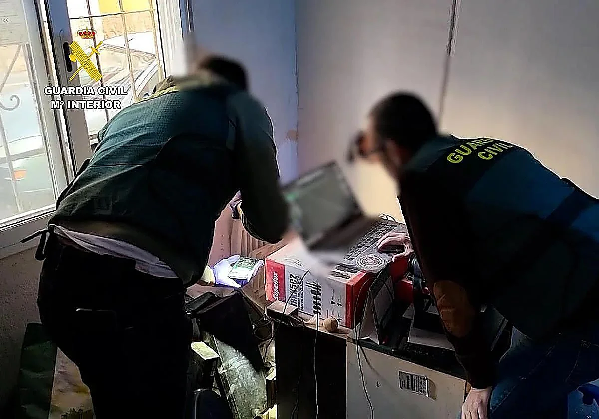 Detienen en Alicante a un depredador sexual que tenía un arsenal de 200 dispositivos repletos de material pederasta