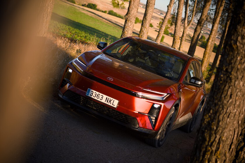 Una semana con el Toyota C-HR+: frente a la revolución del coche eléctrico chino, la evolución más japonesa posible