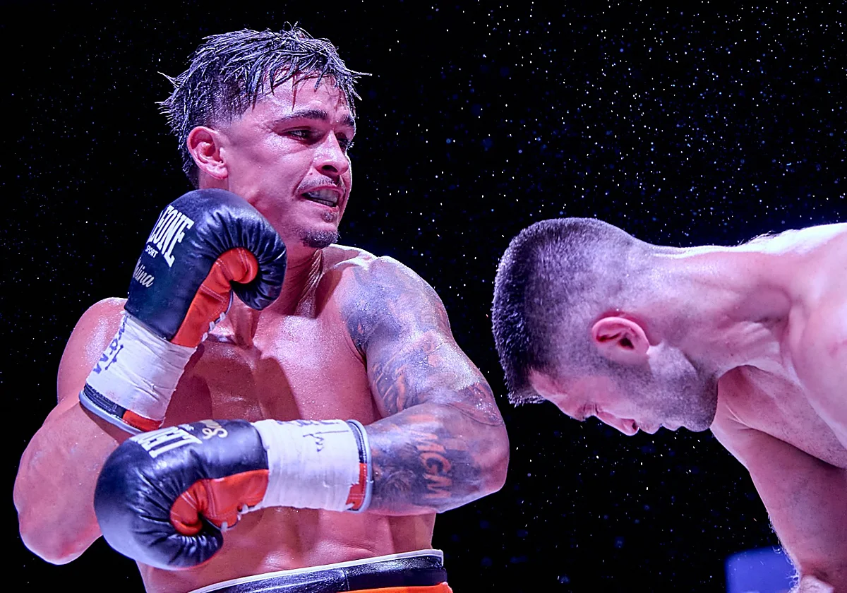 Samuel Molina noquea a su rival para hacerse con su segundo cinturón mundial