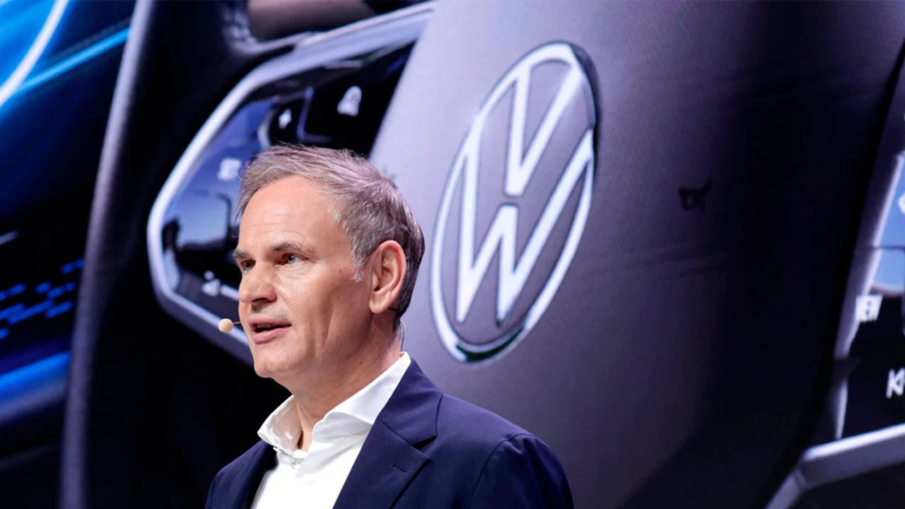 Oliver Blume debería irse, cobra más de 10 millones de euros y culpa de la crisis en Volkswagen a China y a 100.000 empleados