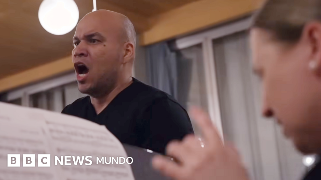 "Mi voz me salvó": la inspiradora historia de Luis Magallanes, el tenor que pasó de sufrir hambre en Venezuela a cantar en la Ópera de Zúrich gracias a un video casero