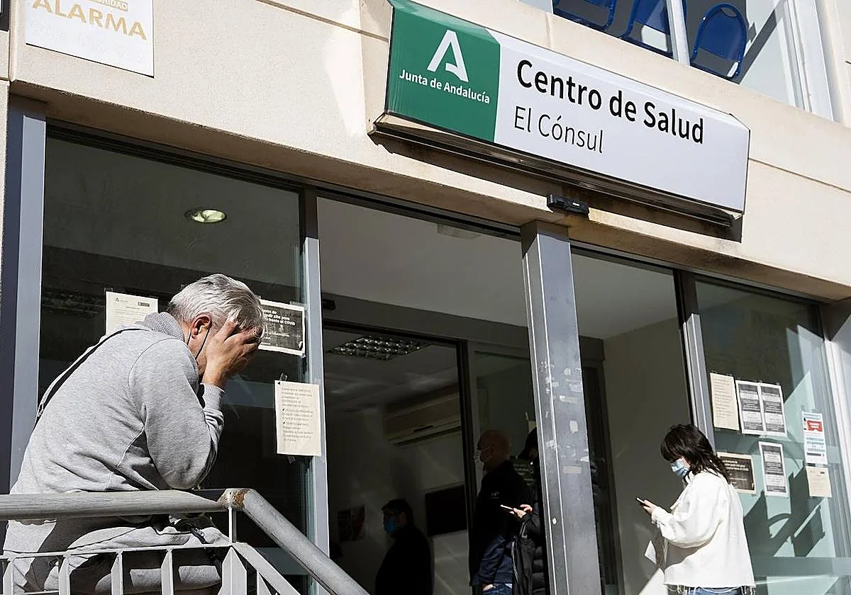Sindicatos cifran en 43 los centros de salud que cierran por la tarde este verano en Málaga