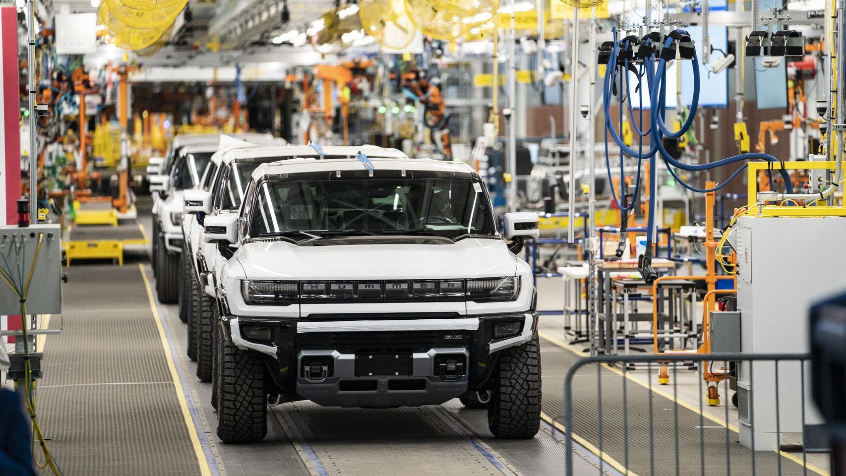 EEUU apuesta por la nueva era de la combustión para mejorar sus márgenes e intentar hacer frente a la electrificación china