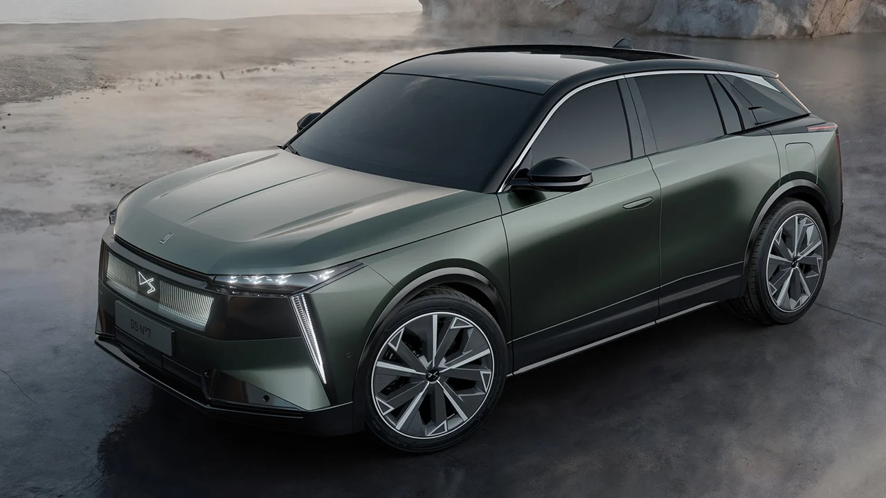 Hasta 740 km de autonomía y 350 CV, el nuevo DS Nº7 E-Tense eleva la presión en el mercado premium de SUV eléctricos