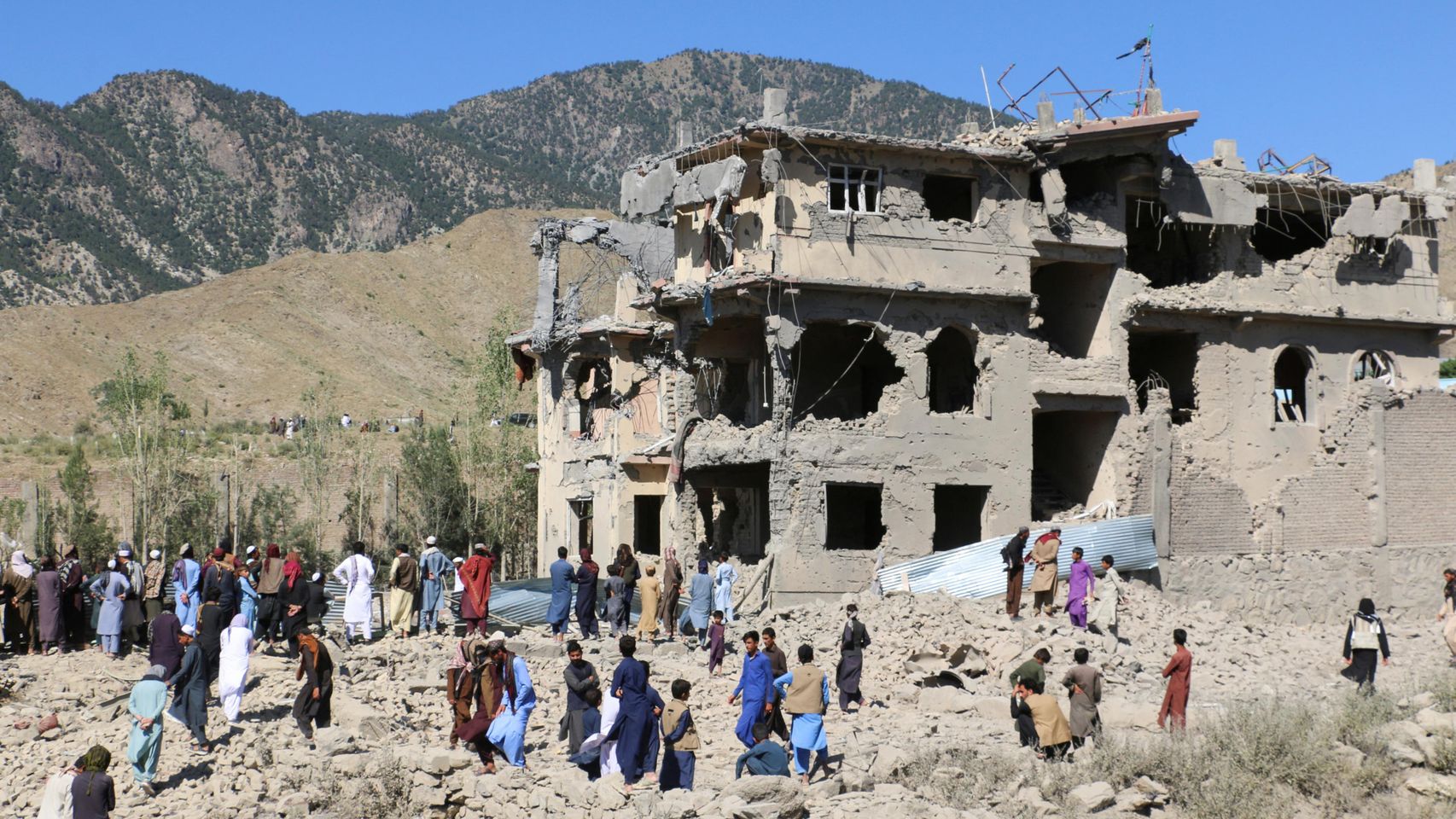 La tensión entre Pakistán y Afganistán se dispara con más bombardeos, ataques terroristas y decenas de muertos
