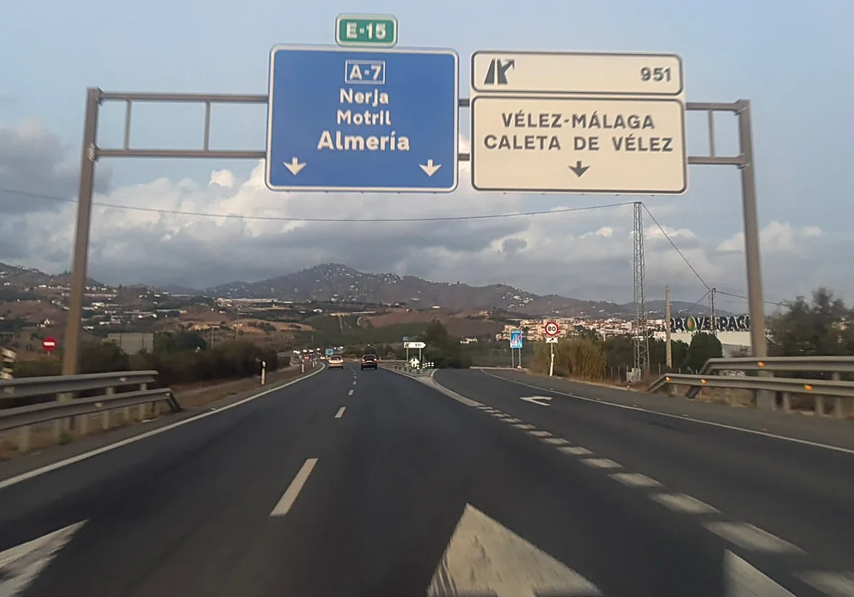 El Ayuntamiento urge al Ministerio a desbloquear el semienlace de Caleta de Vélez