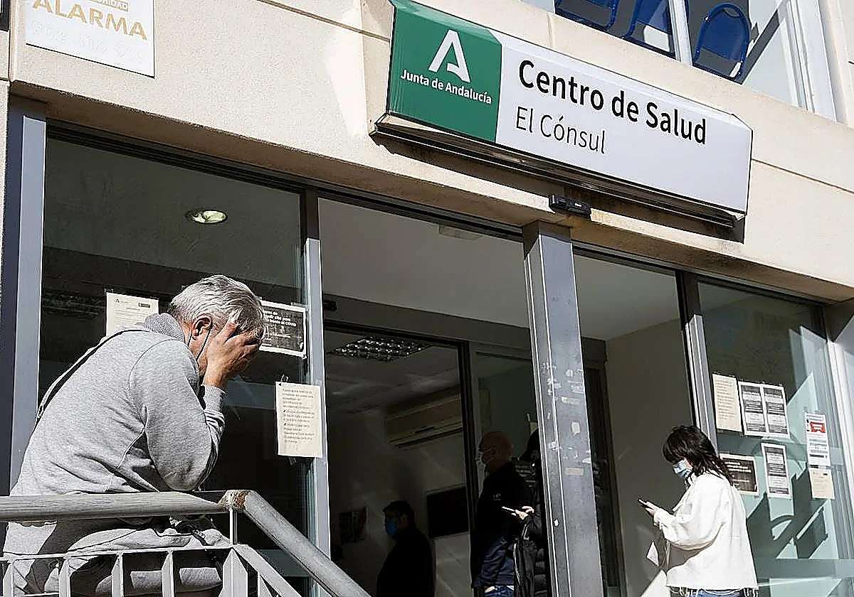 Trade unions put the number of health centres closing in the afternoons this summer in Malaga province at 43
