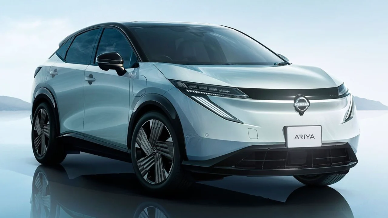 El Nissan Ariya 2026 se pone al día en diseño y tecnología, pero no da el paso clave que muchos esperaban
