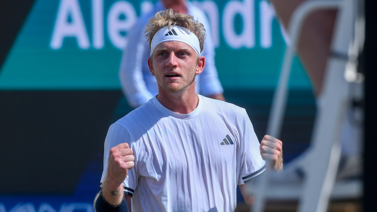 Davidovich sigue en la ola de la victoria sobre la hierba de Wimbledon