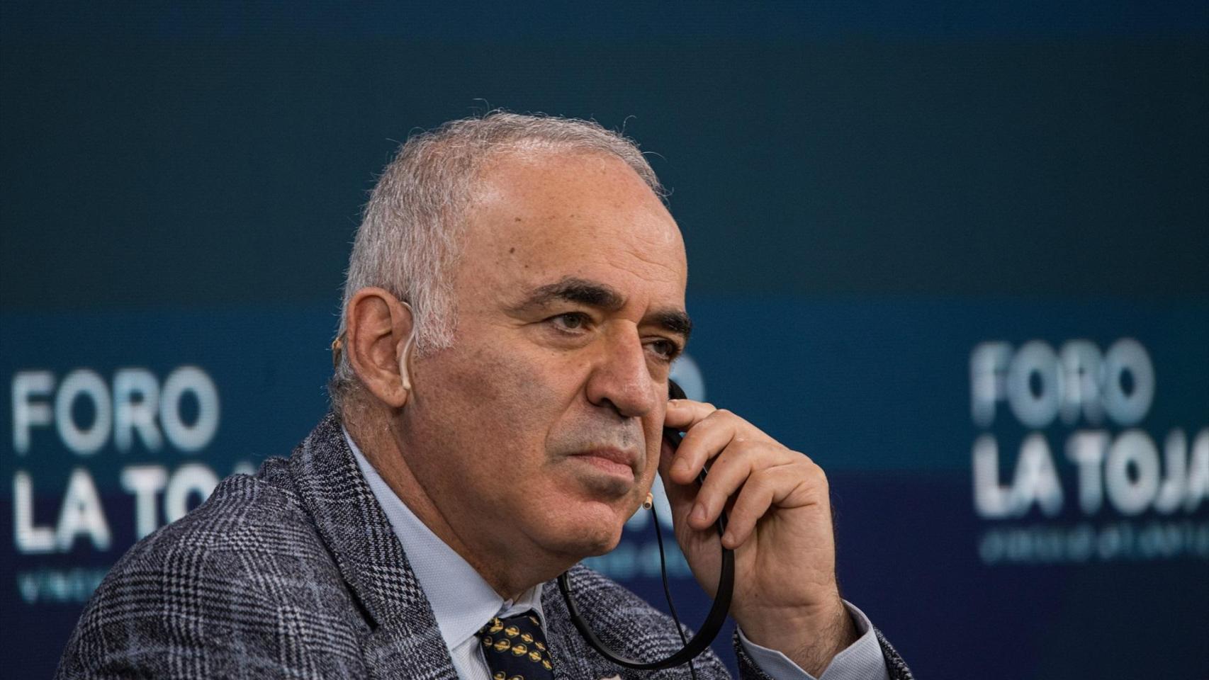 Rusia dicta una orden de detención contra Garri Kasparov, leyenda del ajedrez y opositor de Vladimir Putin