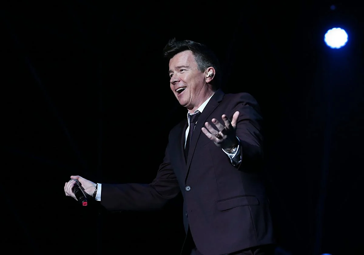 Rick Astley: «Preferí marcharme por mi propio pie antes de que alguien me echara por la puerta de atrás»