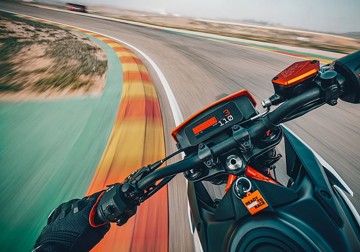 KTM desafía a los jóvenes motoristas con su gama 390 y 125