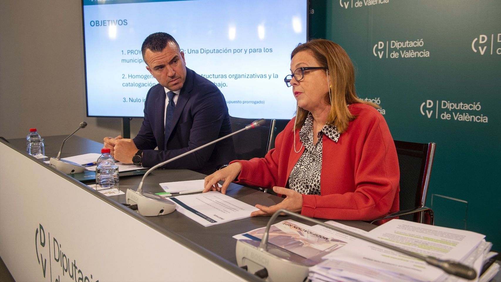 La vicepresidenta de la Diputación contradice a la alcaldesa de Chiva: dice que no la llamó la tarde de la dana