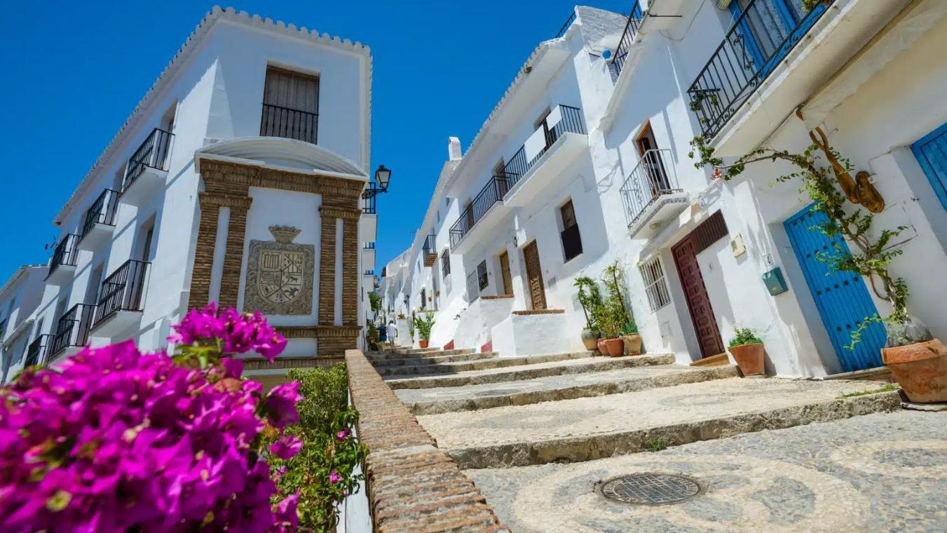 La Guardia Civil registra el Ayuntamiento de Frigiliana por presunta prevaricación y malversación