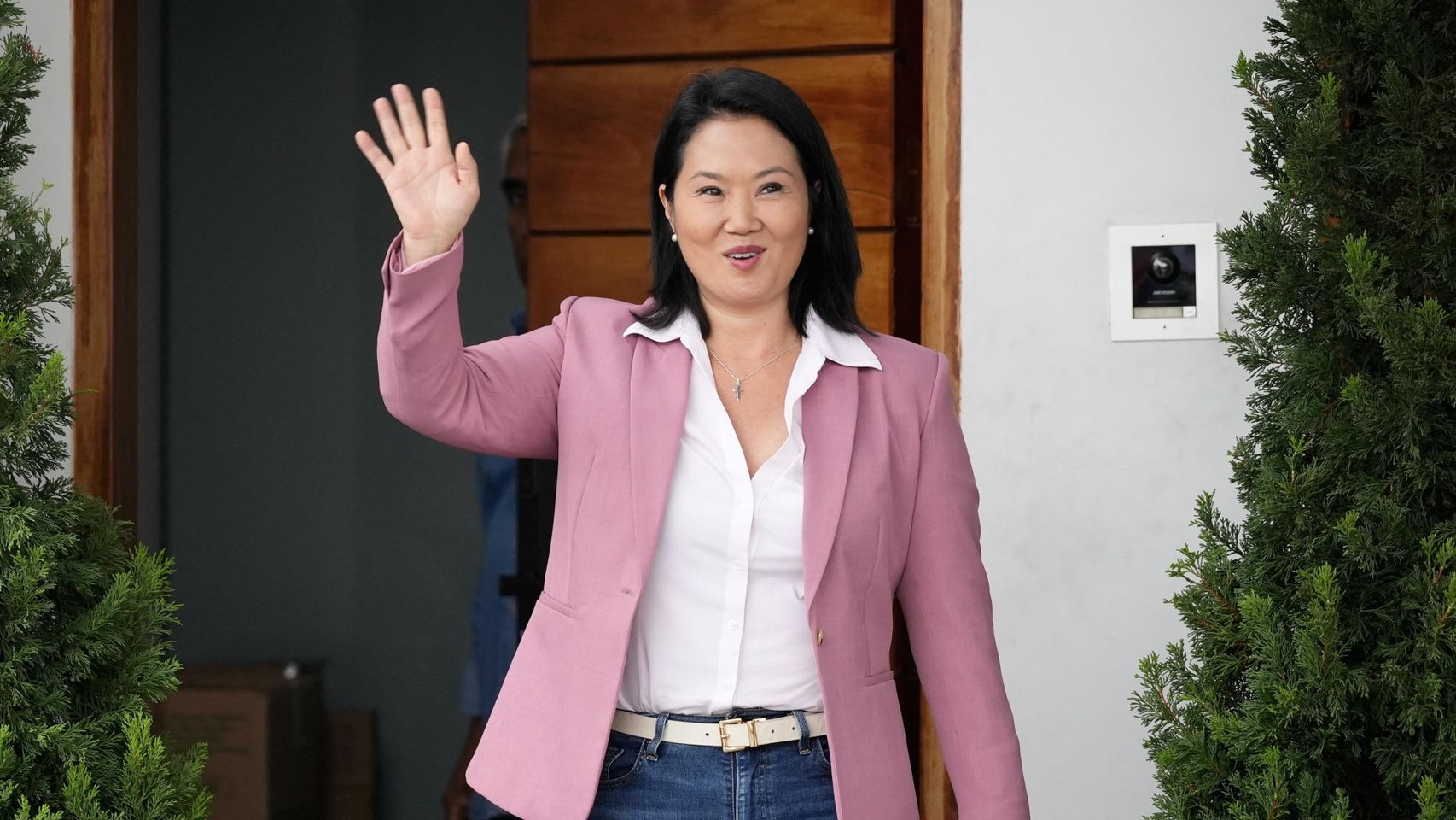 "No hay que darse por vencido": Fujimori asume su triunfo electoral con "humildad" en un Perú "prácticamente dividido"