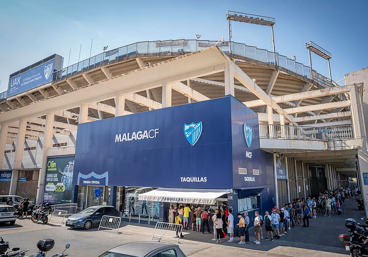 El Málaga subirá los abonos, pero anuncia un importe inferior a los de la última campaña en Primera