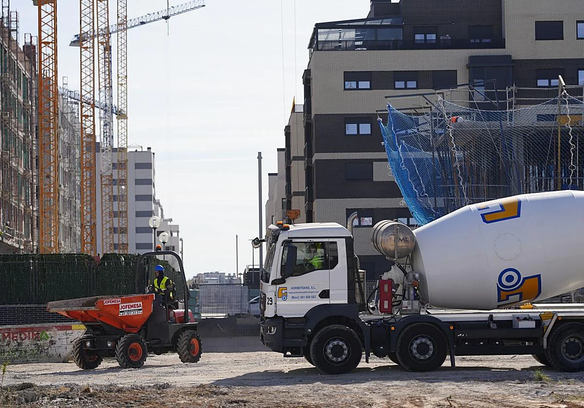 El Banco de España mejora el crecimiento al 2,9% pero advierte de los riesgos por la vivienda