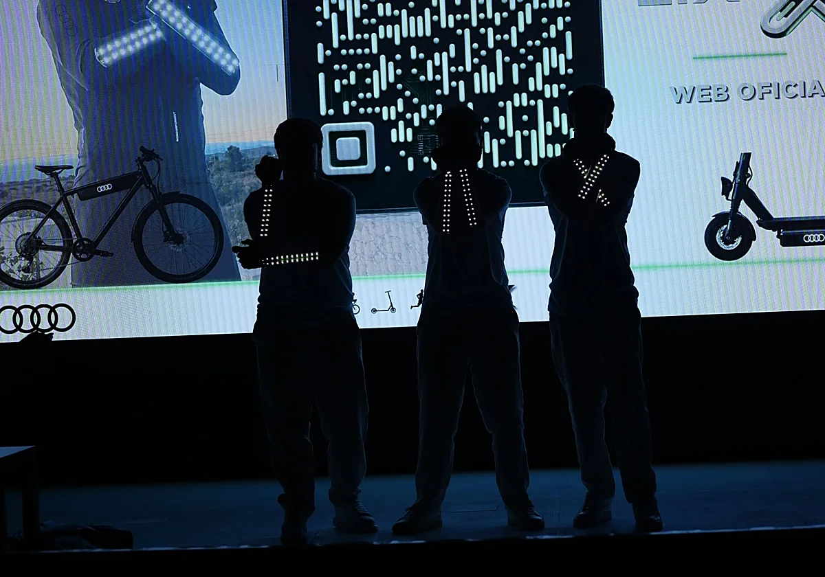 Un guante inteligente para ciclistas gana la final de Audicrea Challenge
