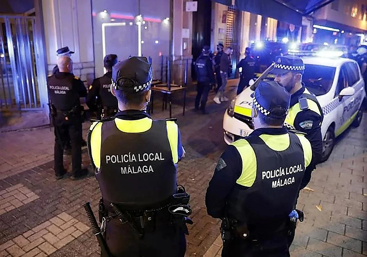 Un grupo de ciudadanos frena una autocaravana en Málaga para salvar a una mujer estrangulada por el conductor