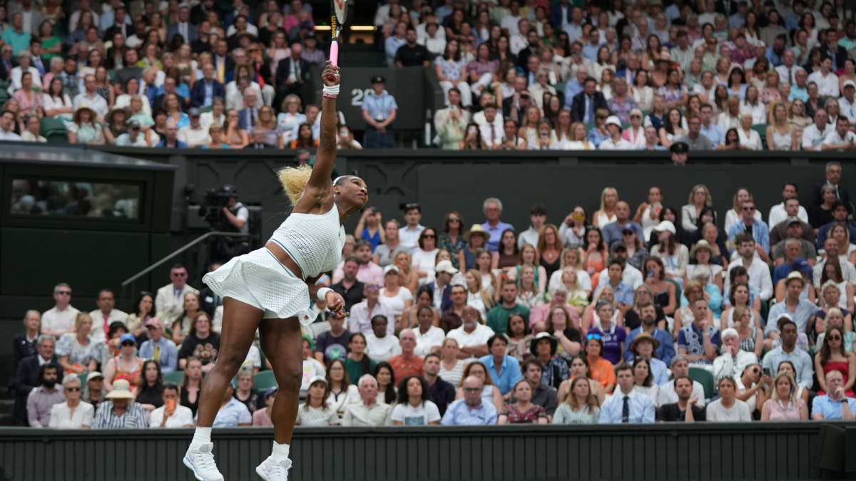Serena compite ante una rival casi 25 años más joven y se da el gusto de volver a jugar en Wimbledon