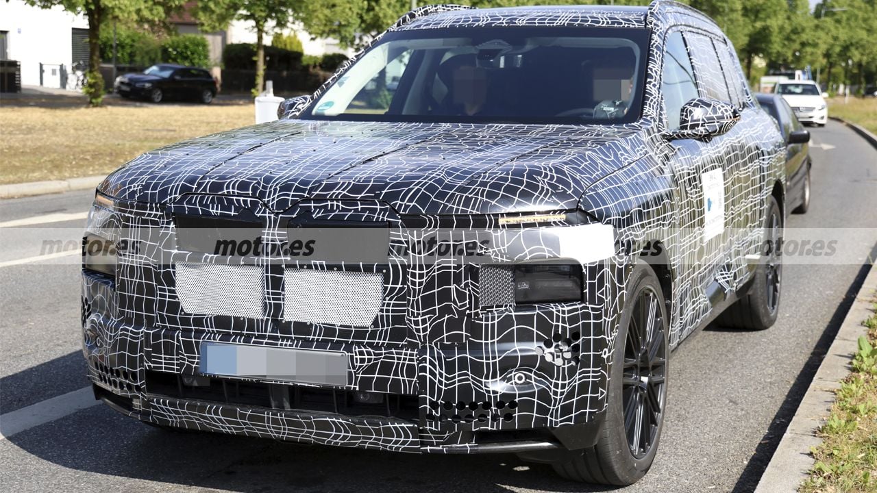 El BMW iX7 2028 da un paso decisivo, estas fotos espía revelan el SUV eléctrico más lujoso de la marca