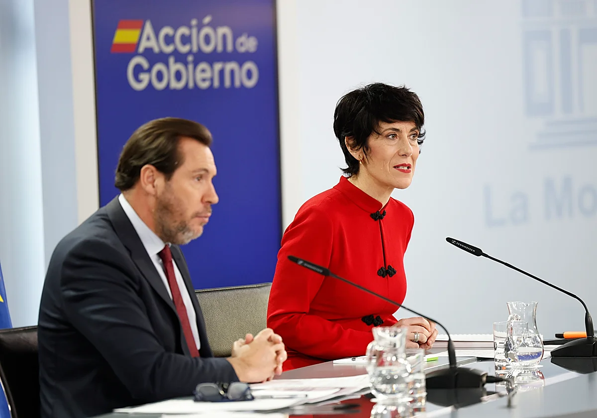 El Gobierno tira de gasto social tras el golpe extremeño y pide a los ciudadanos «echar cuentas» de lo que ganan con su continuidad