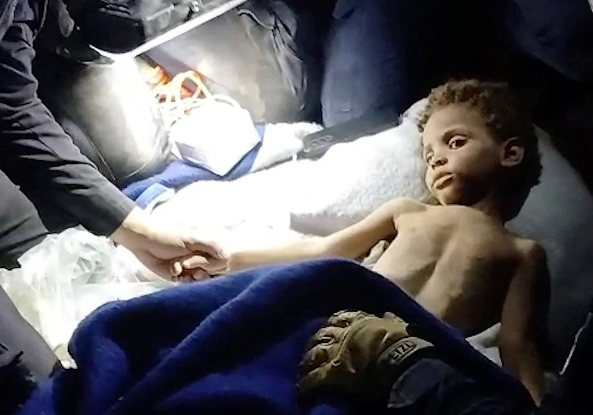 Hallan a un niño de 3 años con vida en La Guaira seis días después de los terremotos