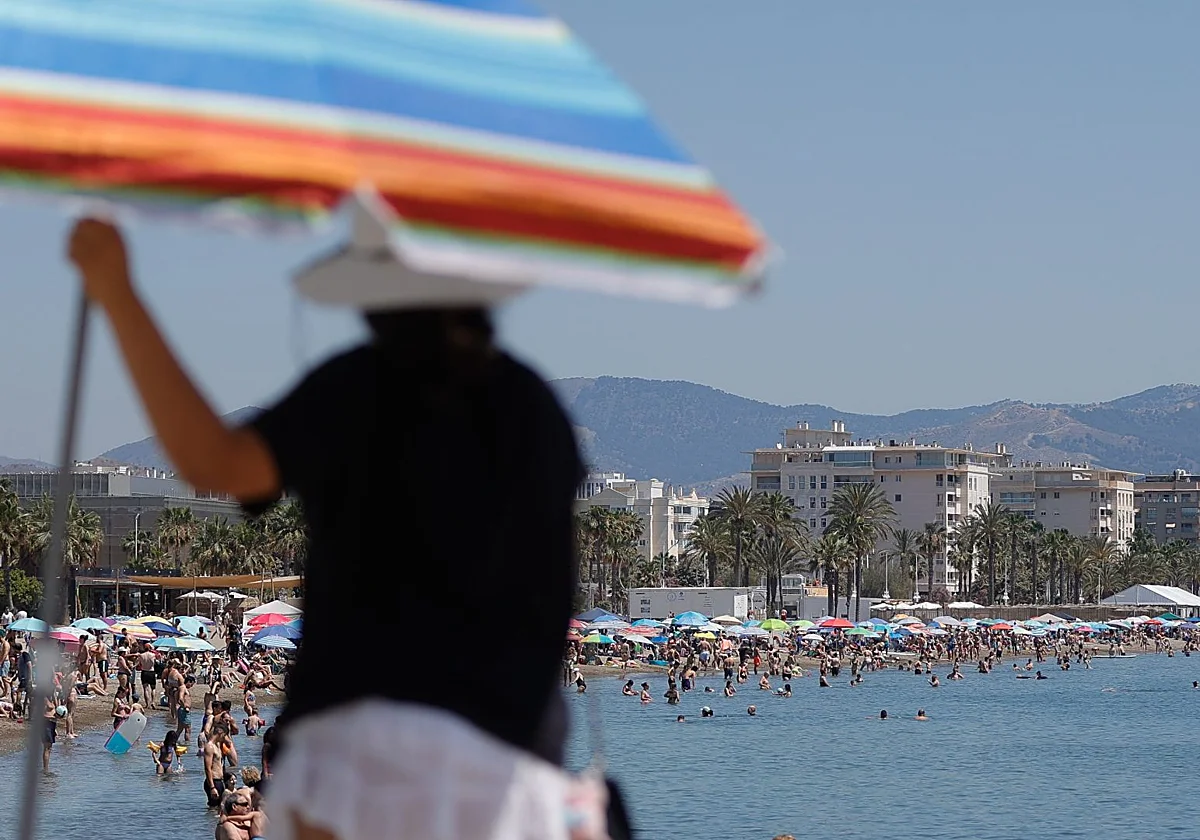 Málaga vive una ola de calor marina con el agua hasta cinco grados por encima de la media