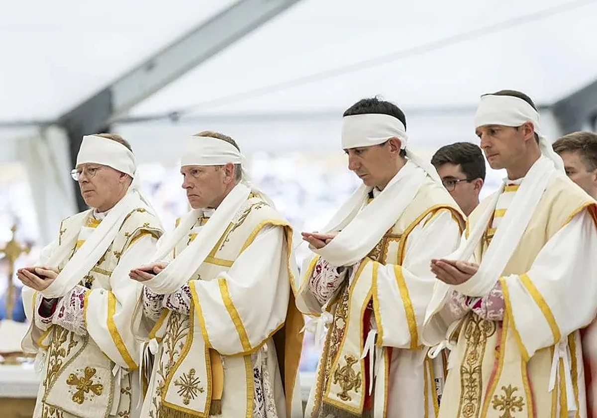 El Vaticano excomulga a los seis obispos 'lefebvrianos' que participaron en las consagraciones ilícitas