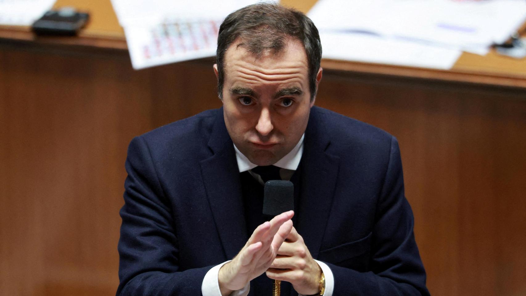 El Parlamento francés aprueba prorrogar los presupuestos ante la incapacidad de acordar unas cuentas públicas para 2026