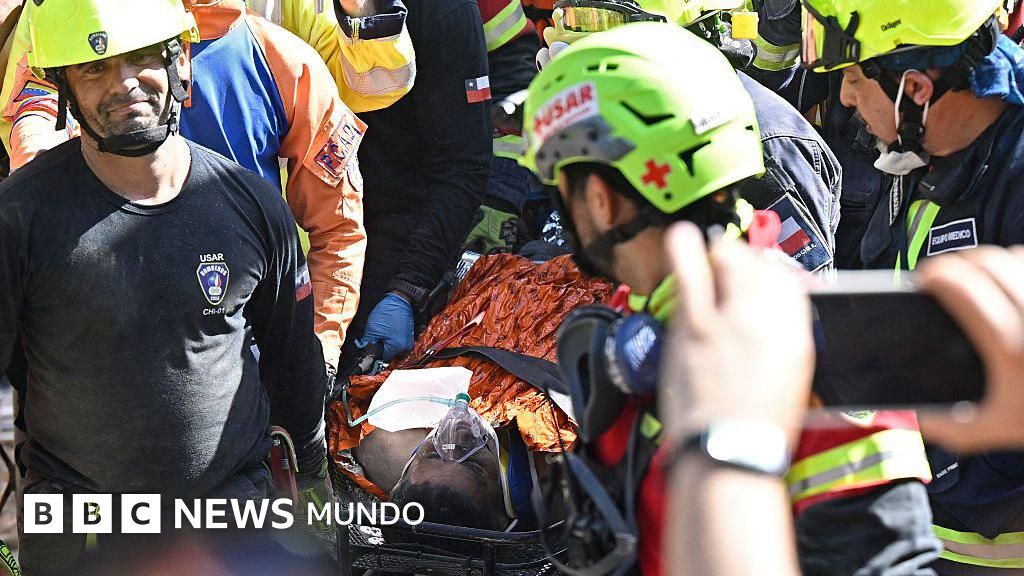 Rescatan con vida a un guardia de seguridad que estuvo 8 días bajo los escombros después de los terremotos de Venezuela