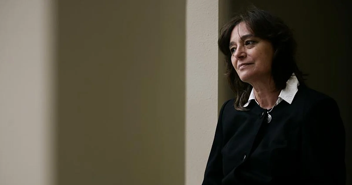 Cristina Cerezales, emigración, arte y canto a la resiliencia