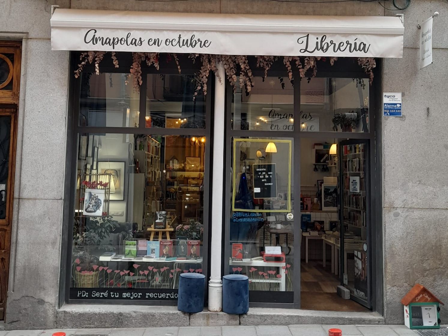 Adiós a la librería 'Amapolas en octubre': la última gran felicidad colectiva de Madrid